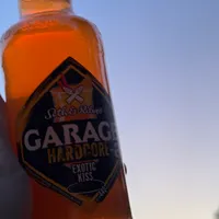 Garage hardcore exotic kiss