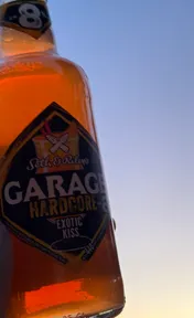 Garage hardcore exotic kiss