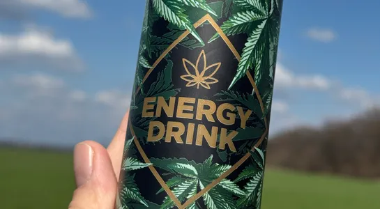 Energy drink mit Hanf-Kräuter Extrakt